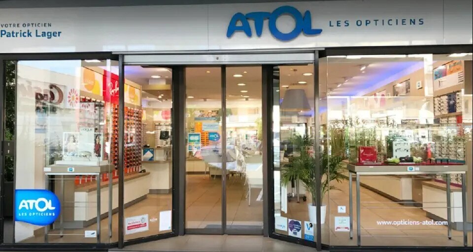 Local commercial dans Bron à louer Photo de l’immeuble– Image 1 sur 4