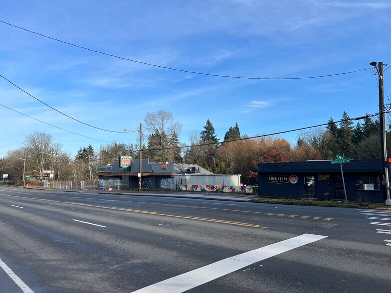 9824 Lake City Way NE, Seattle, WA à louer - Photo de l’immeuble – Image 3 sur 10
