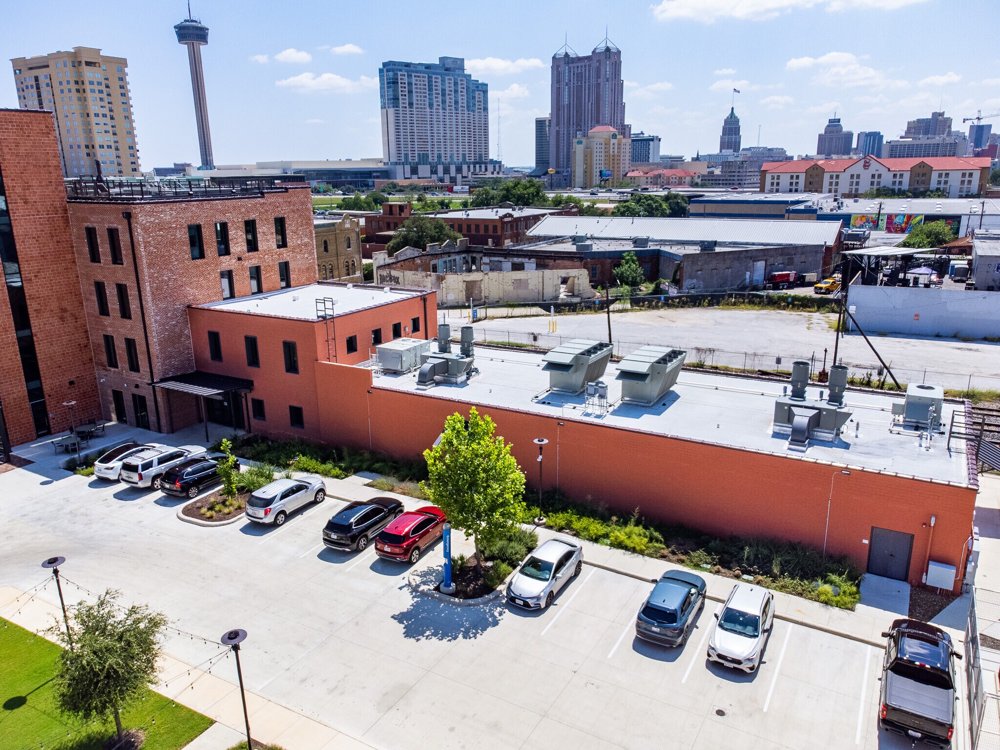 1305 E Houston St, San Antonio, TX à louer Photo principale– Image 1 sur 5