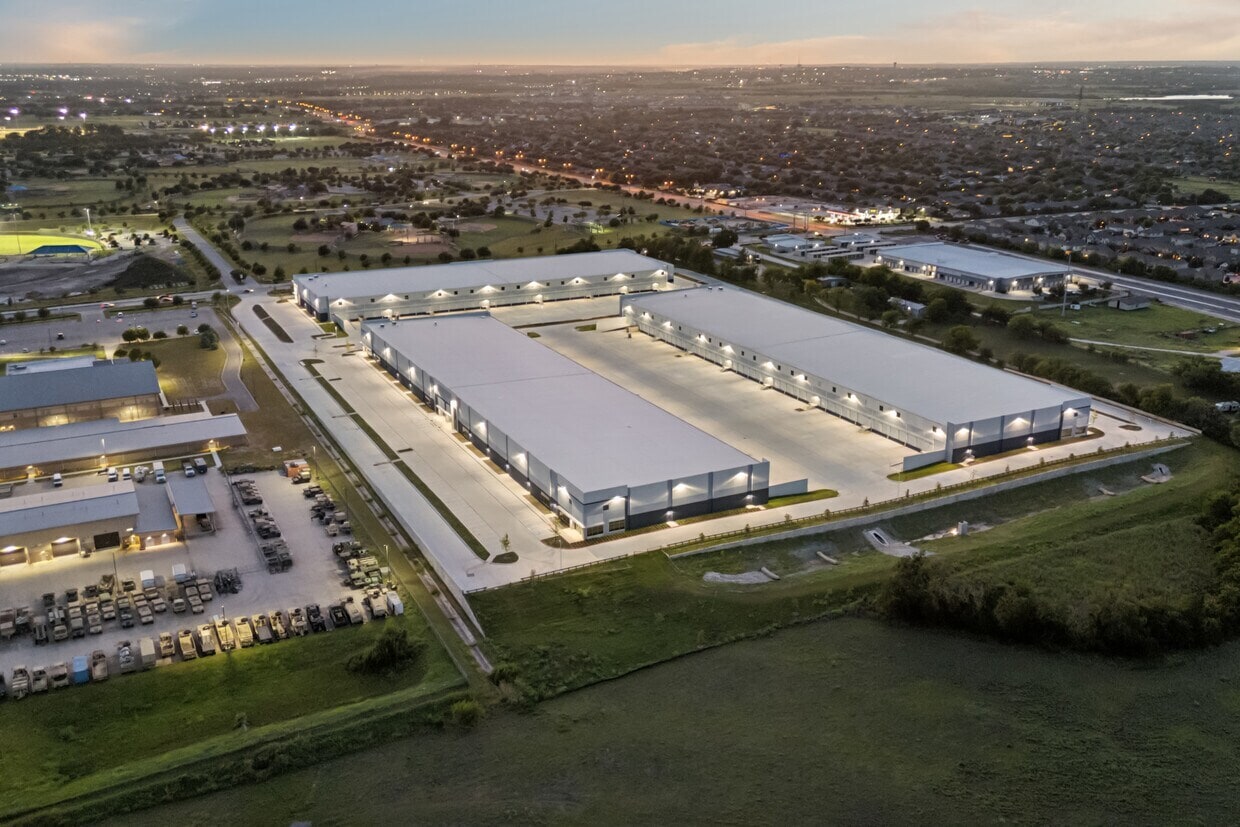 701 North Red Bud Lane, Round Rock, TX à louer Photo de l’immeuble– Image 1 sur 5