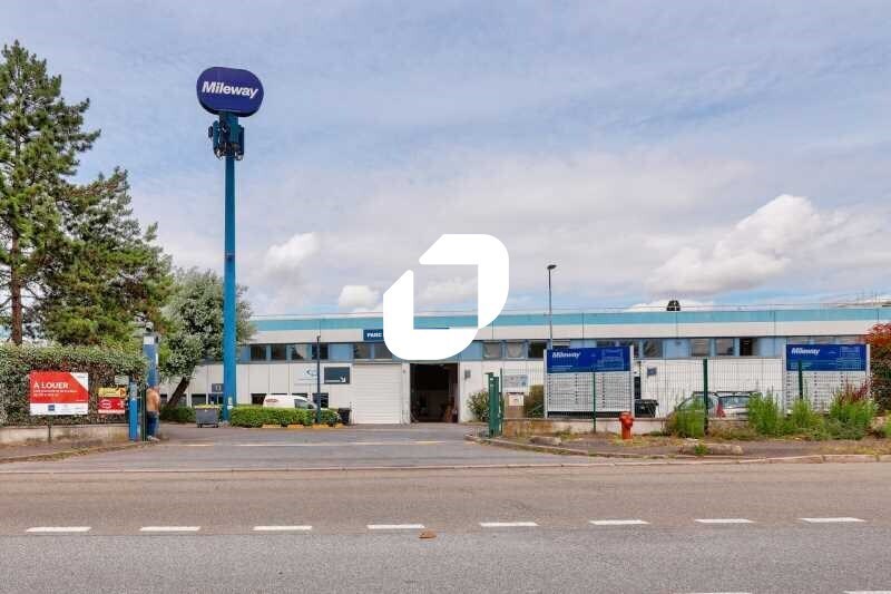 Local d’activités dans Aulnay-sous-Bois à louer - Photo de l’immeuble – Image 2 sur 17
