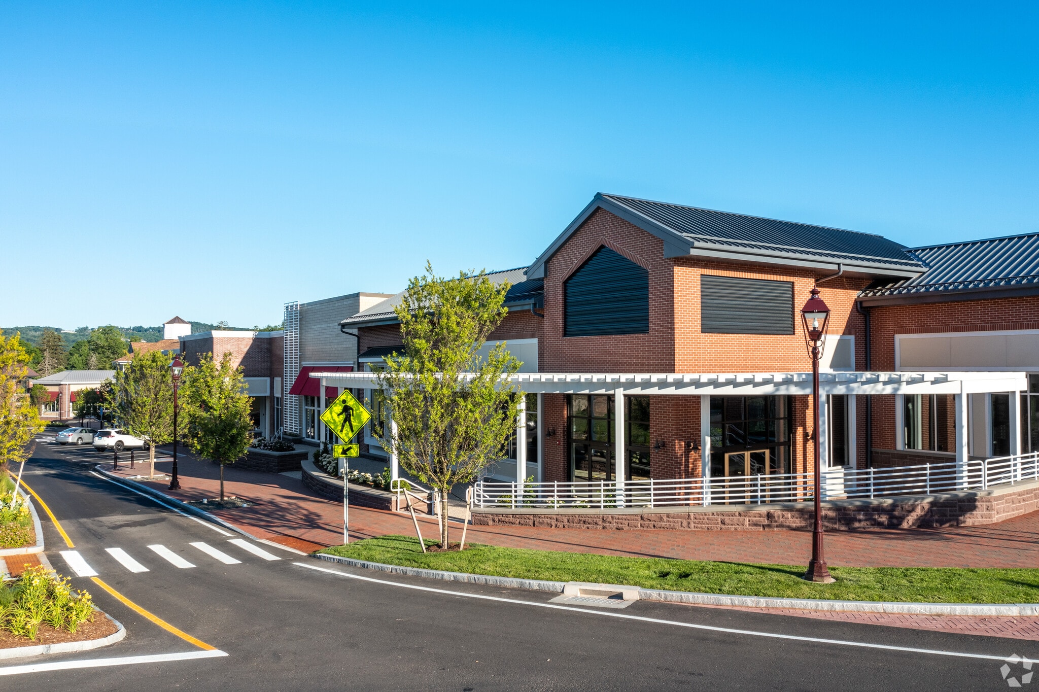 21 Ensign Dr, Avon, CT à louer Photo de l’immeuble– Image 1 sur 8