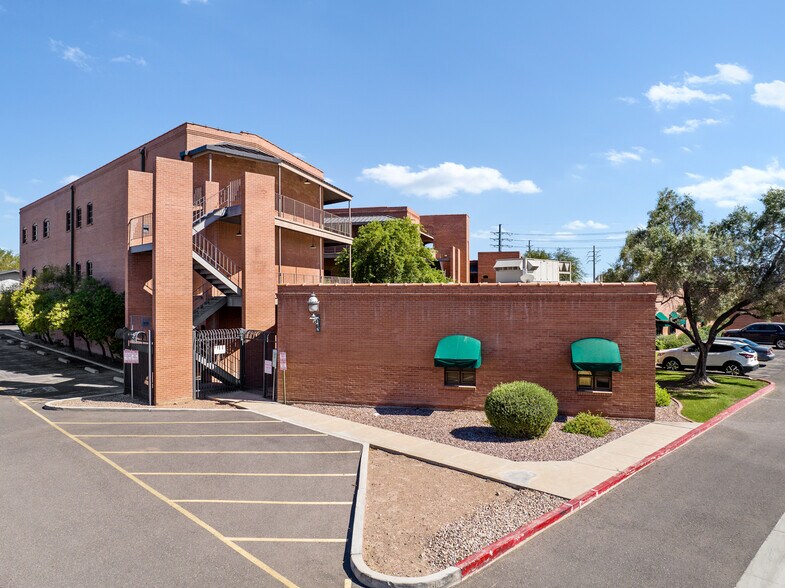 2701 N 16th St, Phoenix, AZ à vendre - Photo de l’immeuble – Image 2 sur 7