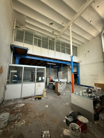 27 Rue Du Marche, Marseille à louer - Photo de l’immeuble – Image 3 sur 4
