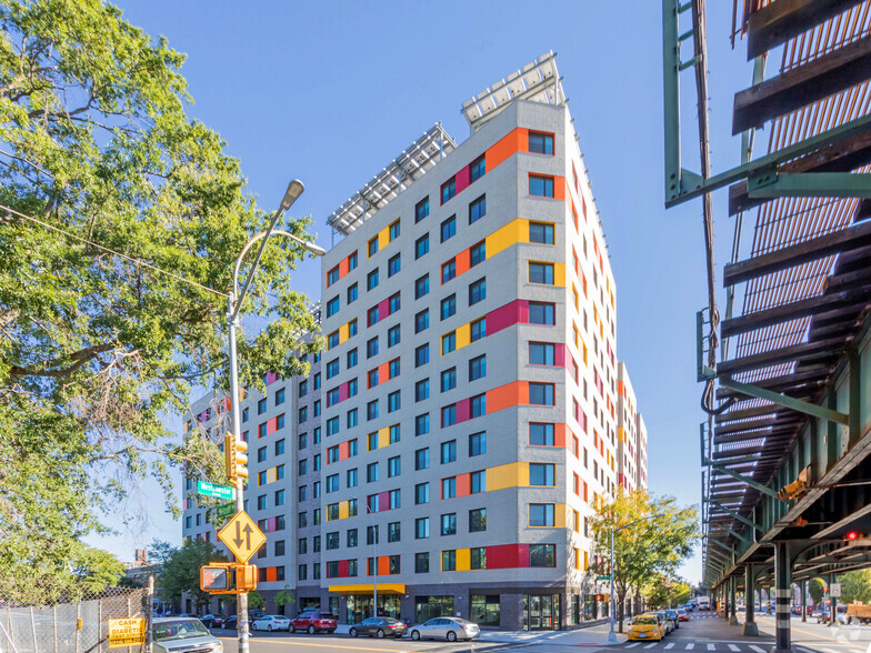 1675 Westchester Ave, Bronx, NY à louer - Photo de l’immeuble – Image 3 sur 5