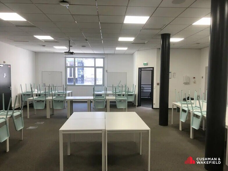 Bureau dans Bordeaux à louer - Photo de l’immeuble – Image 3 sur 10