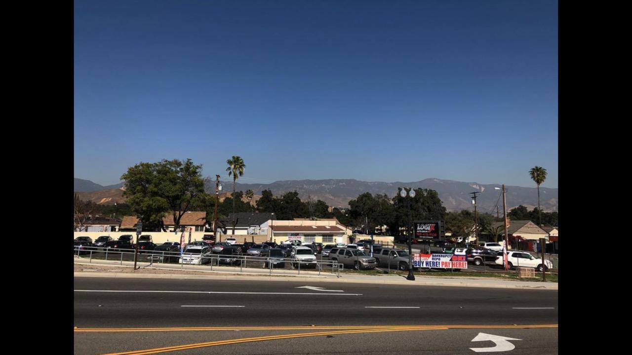 1208 W Highland Ave, San Bernardino, CA à louer Photo principale– Image 1 sur 12