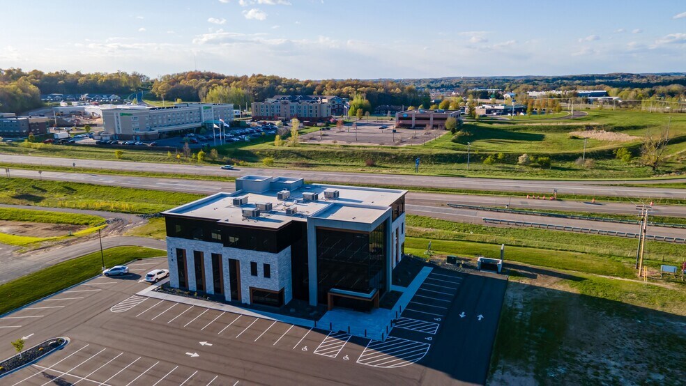 5410 Sevens Pky, Eau Claire, WI à louer - Photo de l’immeuble – Image 2 sur 5