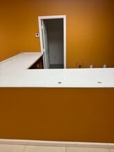 1009-1021 E Holt Ave, Pomona, CA à louer Photo intérieure– Image 2 sur 7