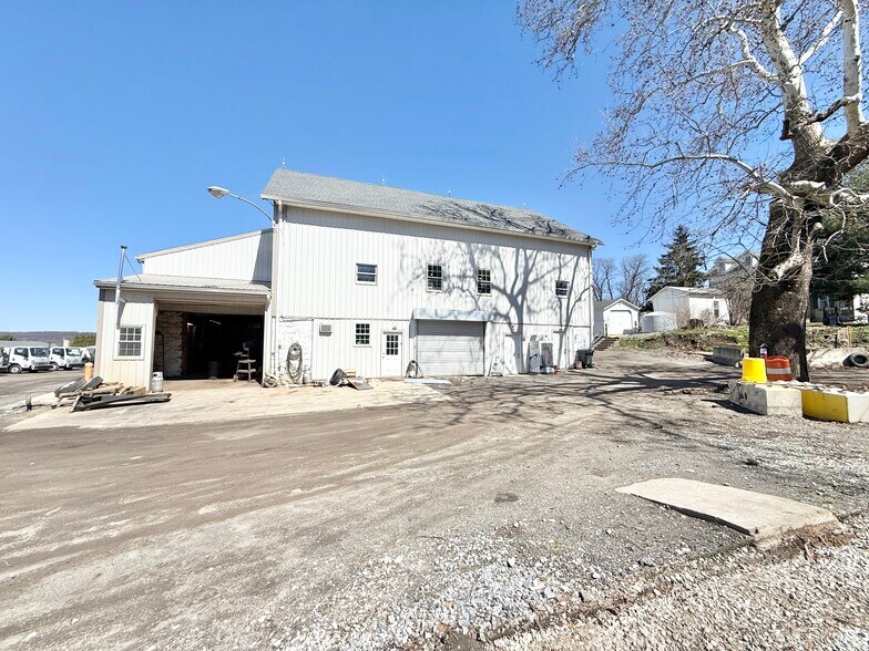 129 S Ship Rd, Exton, PA à louer - Photo de l’immeuble – Image 2 sur 10
