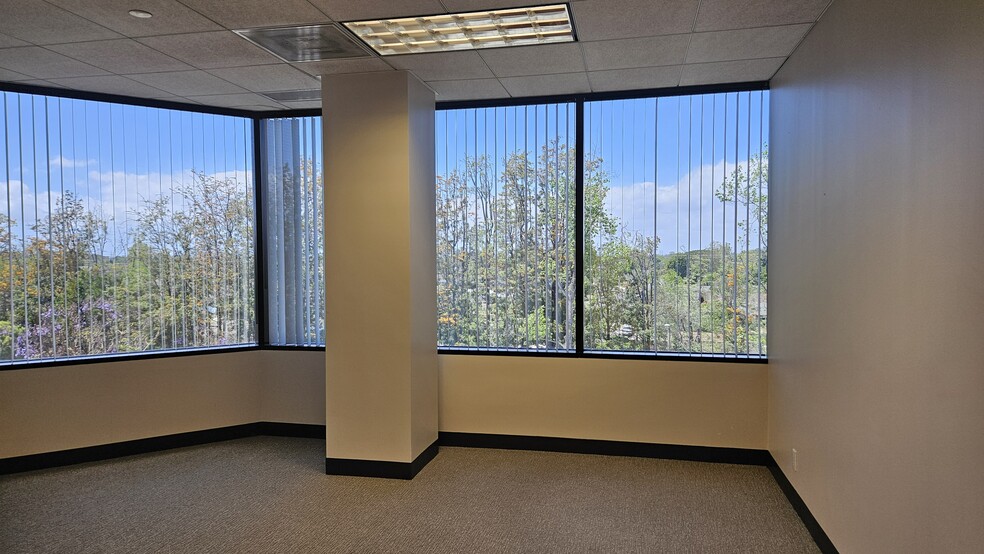 3020 Old Ranch Pky, Seal Beach, CA à louer - Photo intérieure – Image 3 sur 21