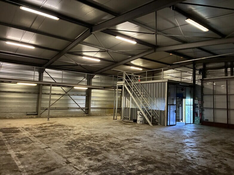 Local d’activités dans Le Muy à louer - Photo intérieure – Image 2 sur 4