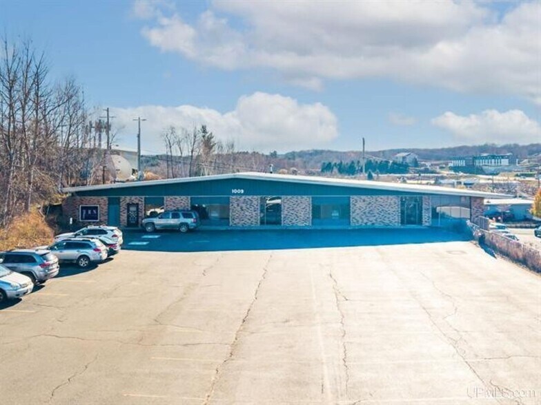 1009 W Ridge St, Marquette, MI à vendre - Photo de l’immeuble – Image 1 sur 9