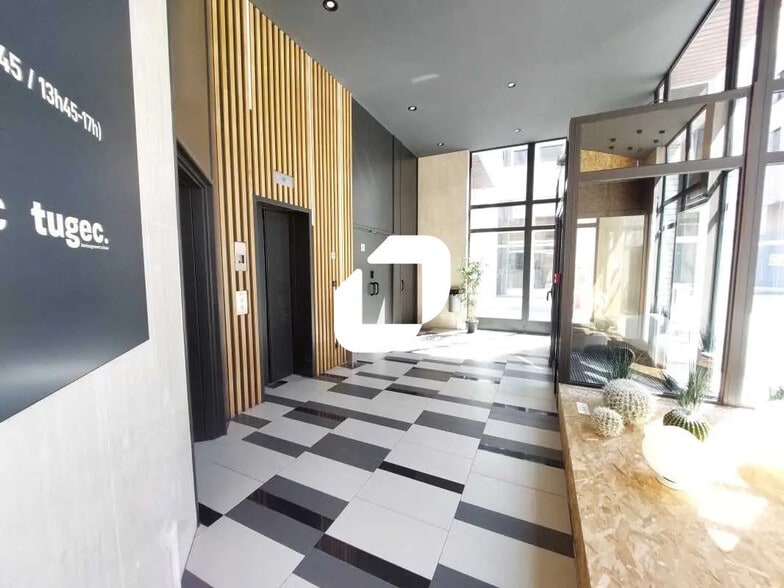 17 Rue Joël Le Theule, Montigny-le-Bretonneux à louer - Photo de l’immeuble – Image 3 sur 6