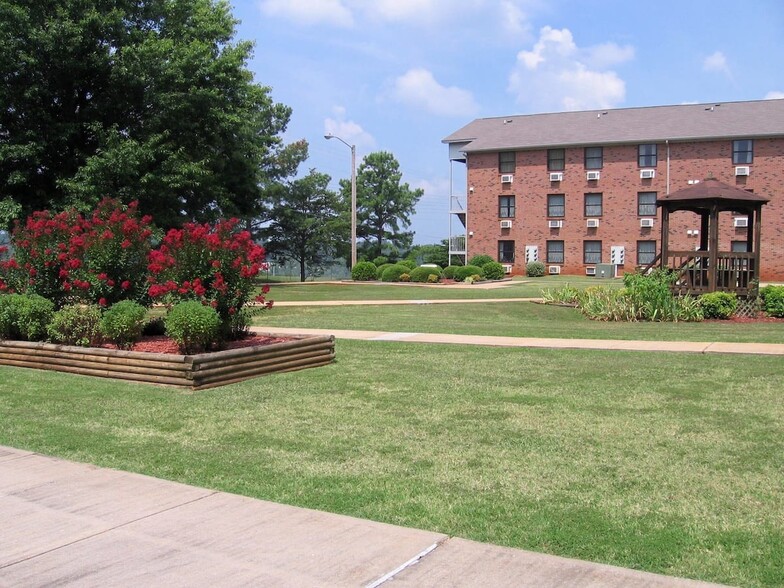 100 Village Sq, Russellville, AL à vendre - Photo de l’immeuble – Image 2 sur 16