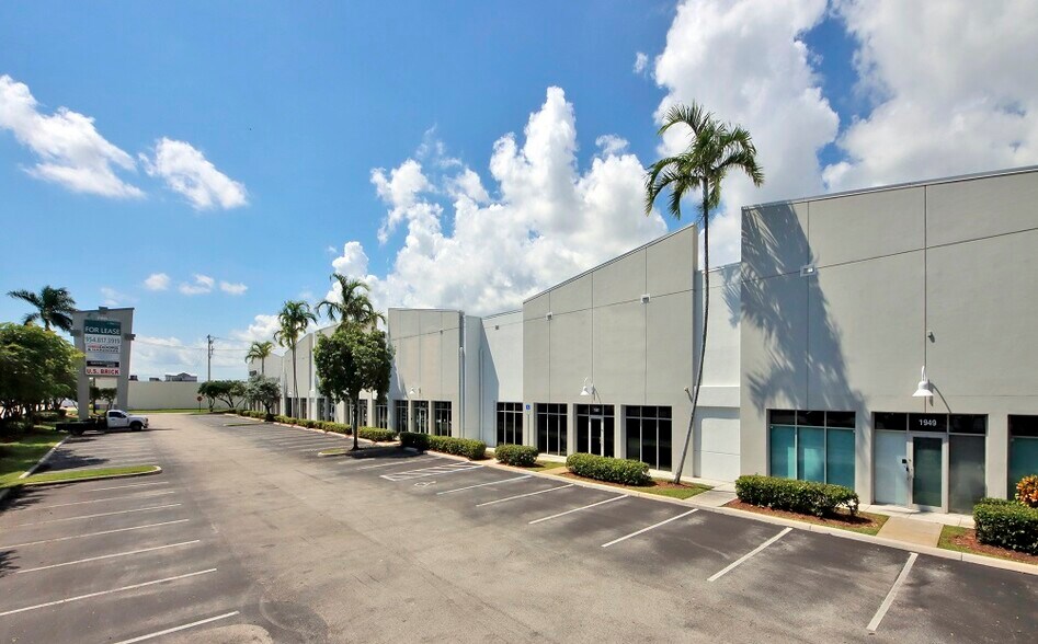 1901-1949 Tigertail Blvd, Dania, FL à louer - Photo de l’immeuble – Image 1 sur 8