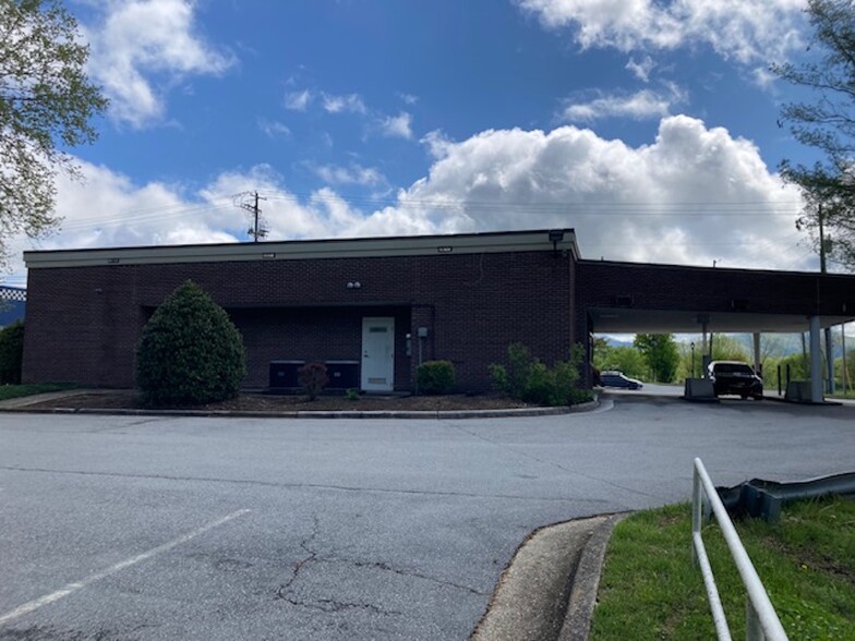 3811 Hendersonville Rd, Fletcher, NC à louer - Photo de l’immeuble – Image 3 sur 4
