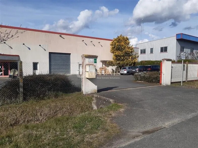 Local d'activités dans Pocé-sur-Cisse à vendre - Photo de l’immeuble – Image 2 sur 4