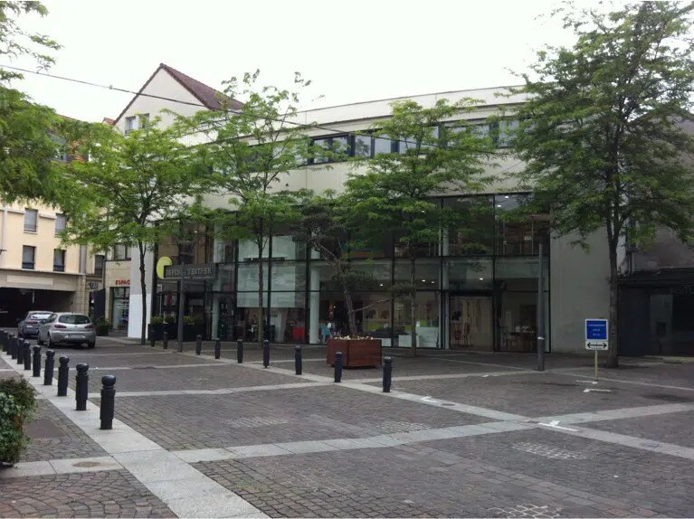 Local commercial dans Montbéliard à louer - Photo de l’immeuble – Image 1 sur 4