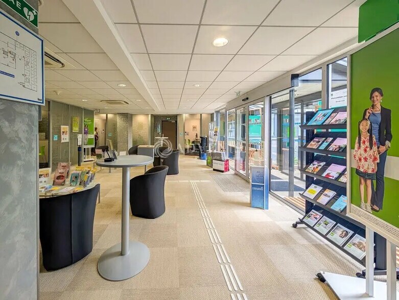 Bureau dans Saint-Brieuc à vendre - Hall d’entrée – Image 3 sur 12