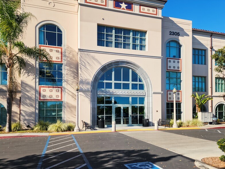 2305 Historic Decatur Rd, San Diego, CA à louer - Photo principale – Image 1 sur 12