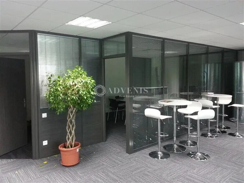 Bureau dans Bry-sur-Marne à louer - Photo de l’immeuble – Image 2 sur 5