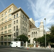 235 E Commerce St, San Antonio, TX à louer Photo de l’immeuble– Image 1 sur 4