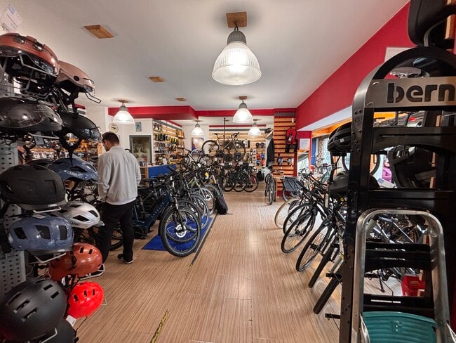 Plus de détails pour 48-54 Quai De Jemmapes, Paris - Local commercial à louer