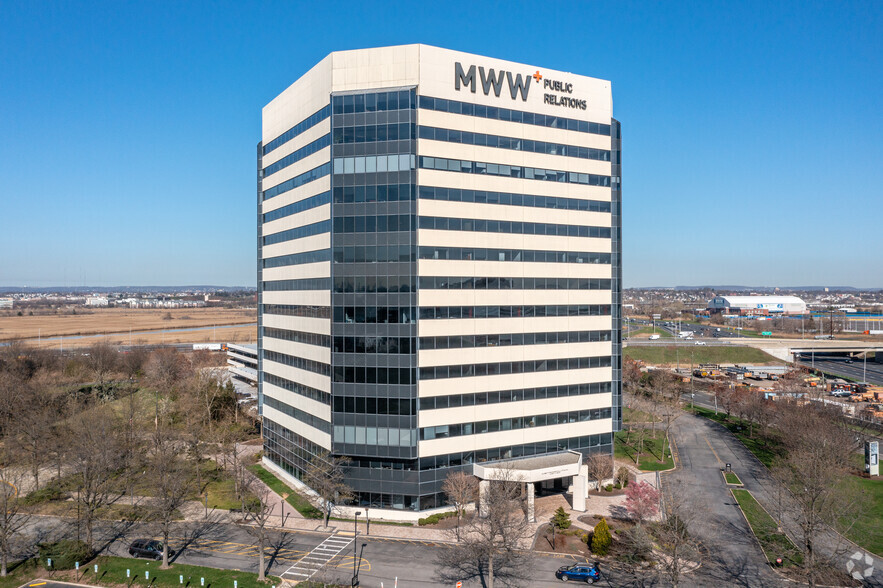 1 meadowlands Plz, East Rutherford, NJ à louer - Photo de l’immeuble – Image 1 sur 4