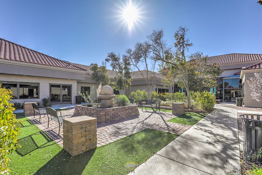2975 S Rainbow Blvd, Las Vegas, NV à louer - Photo de l’immeuble – Image 3 sur 12