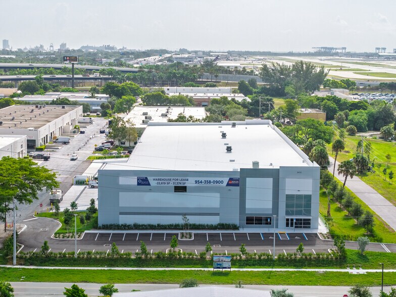 3410 SW 26th Ter, Fort Lauderdale, FL à louer - Photo de l’immeuble – Image 3 sur 20