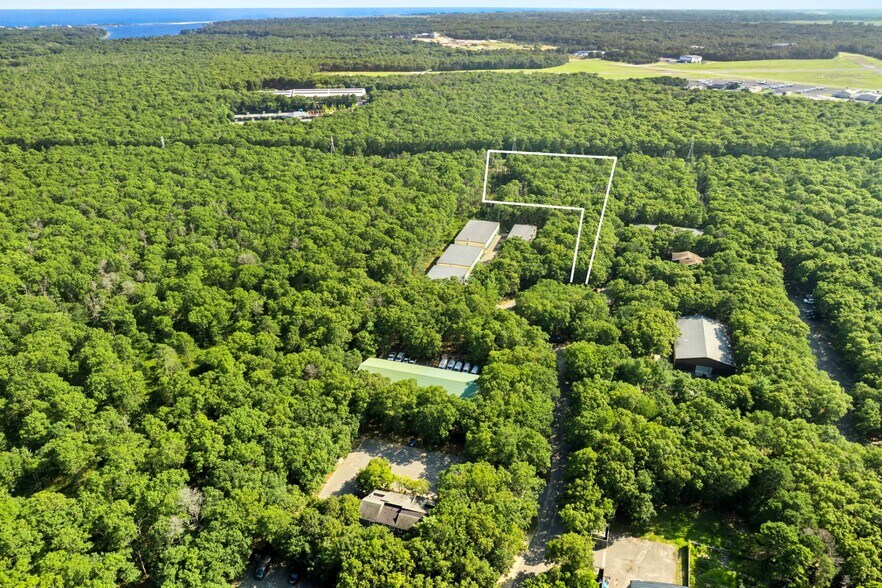 21 Goodfriend Dr, East Hampton, NY à vendre - Photo de l’immeuble – Image 2 sur 5