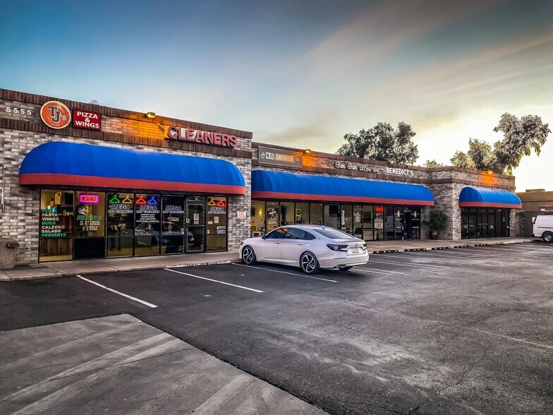 5555 E Bell Rd, Scottsdale, AZ à louer - Photo de l’immeuble – Image 3 sur 14