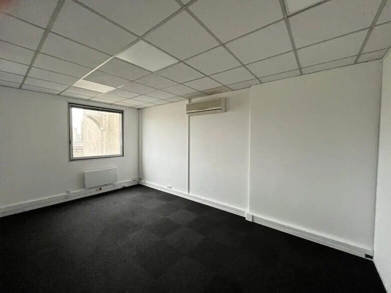 Industriel/Logistique dans La Verrière à louer - Photo intérieure – Image 2 sur 21