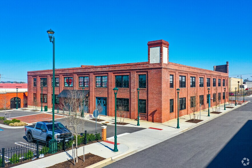840 Hermitage Rd, Richmond, VA à louer - Photo de l’immeuble – Image 1 sur 33