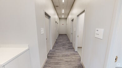 55 Paradise Ln, Bay Shore, NY à louer Numérisation 3D Matterport– Image 1 sur 15