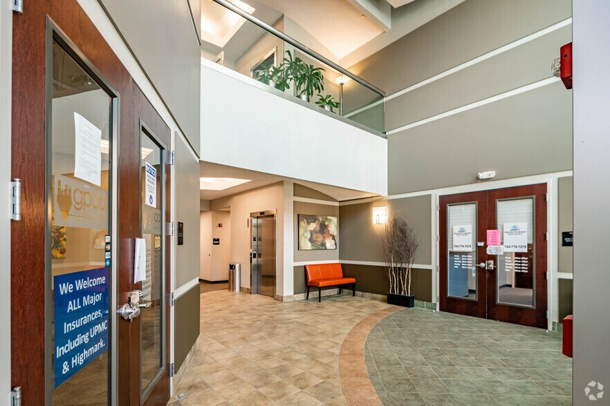 144 Emeryville Dr, Cranberry Township, PA à louer - Hall d’entrée – Image 3 sur 6