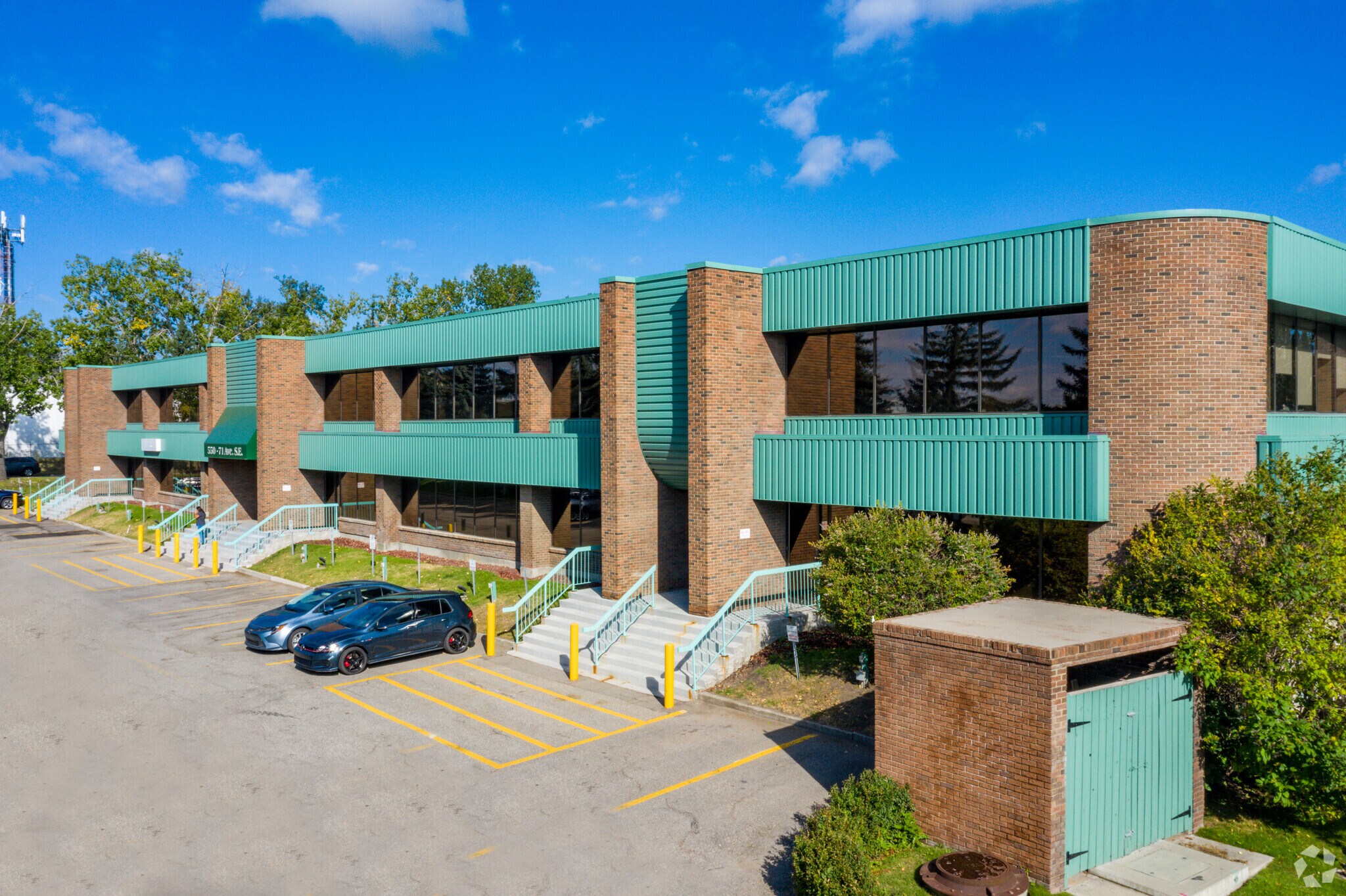 550 71st Ave SE, Calgary, AB à louer Photo principale– Image 1 sur 5