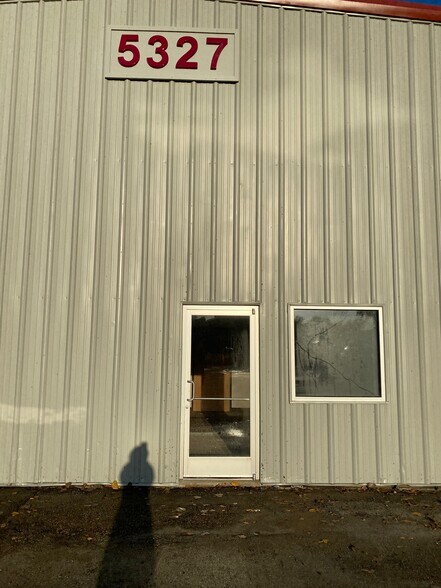 5323 Dixie Hwy, Waterford, MI à louer - Photo de l’immeuble – Image 3 sur 12