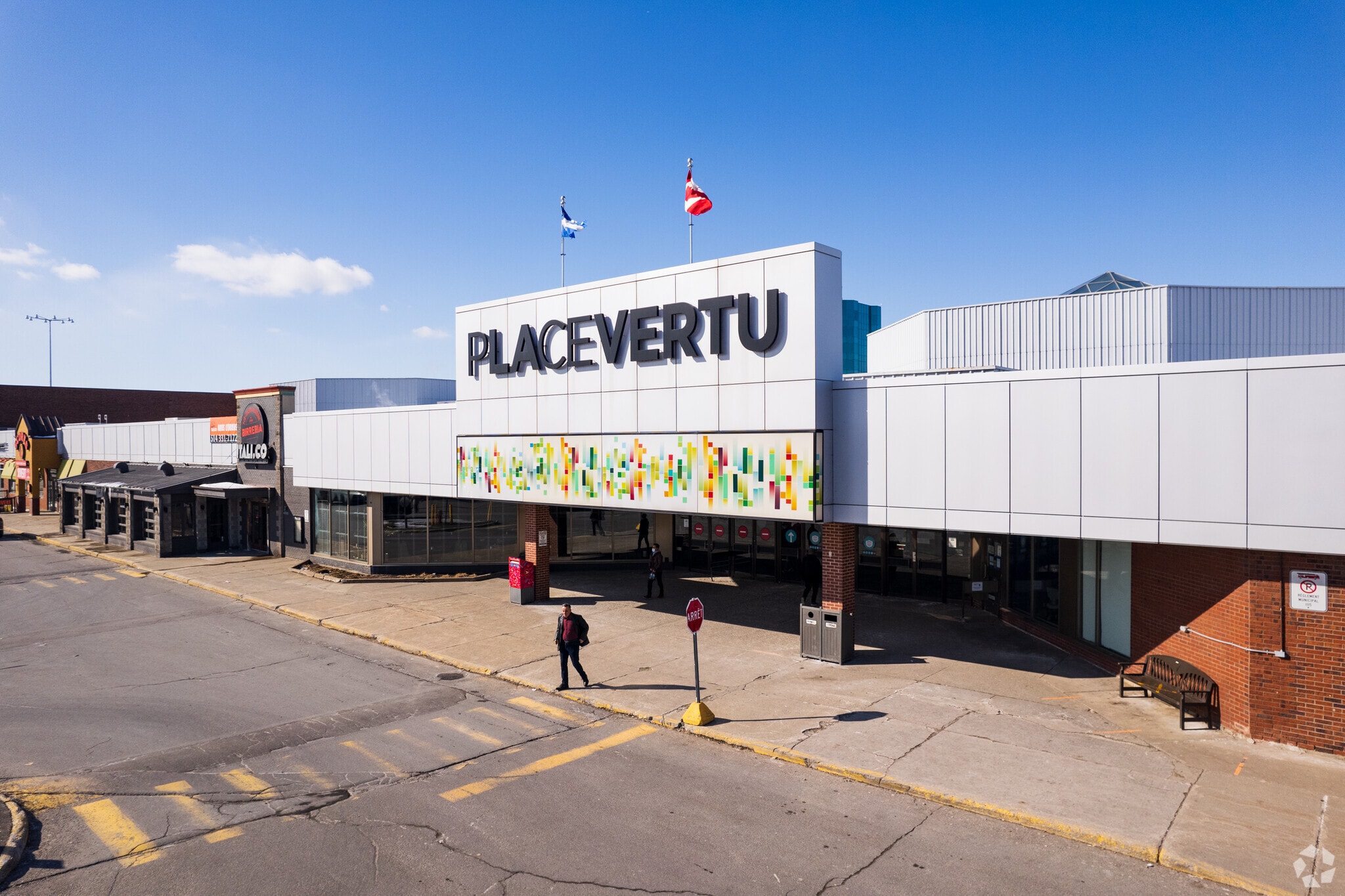 3131 Blvd de la Cote-Vertu, Saint-Laurent, QC à louer Photo principale– Image 1 sur 2