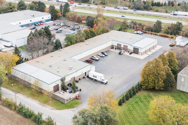 8881 Samuel Barton Dr, Belleville, MI à vendre - Photo de l’immeuble – Image 2 sur 5