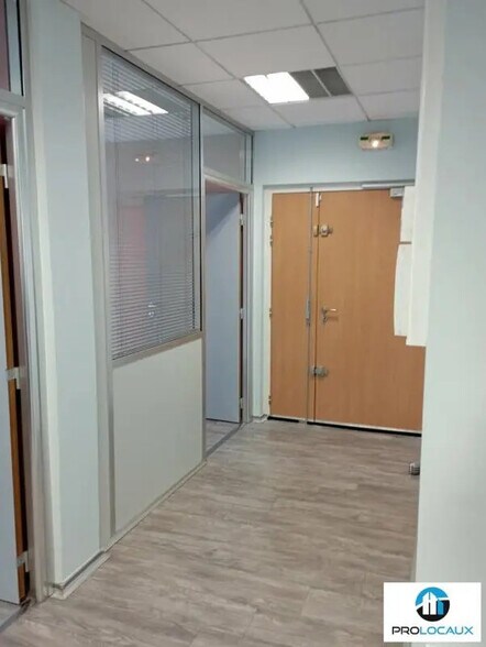 Bureau dans Grenoble à louer - Photo de l’immeuble – Image 2 sur 14