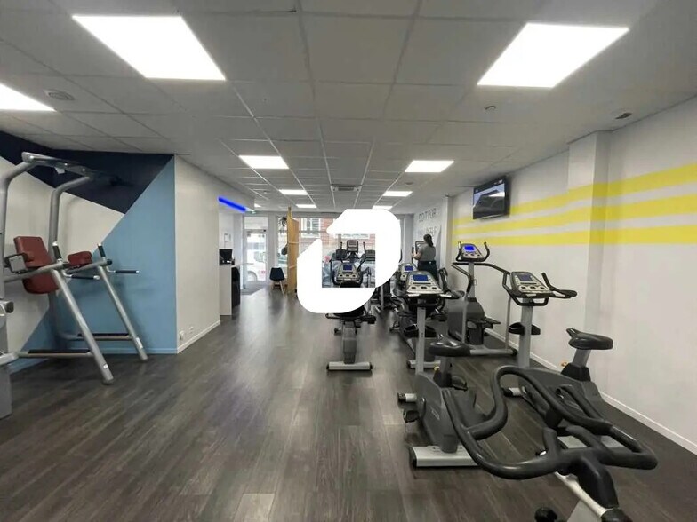 Local commercial dans Malakoff à louer - Photo de l’immeuble – Image 2 sur 12