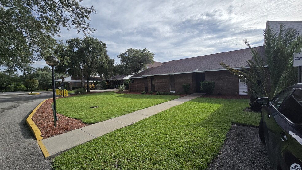 5995 N Wickham Rd, Melbourne, FL à vendre - Photo de l’immeuble – Image 3 sur 30