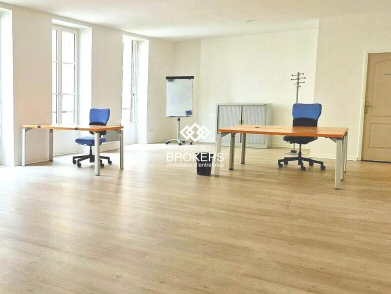 Bureau dans Orléans à louer - Photo de l’immeuble – Image 2 sur 12