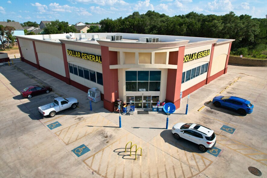 10715 Bandera Rd, San Antonio, TX à vendre - Photo de l’immeuble – Image 2 sur 5