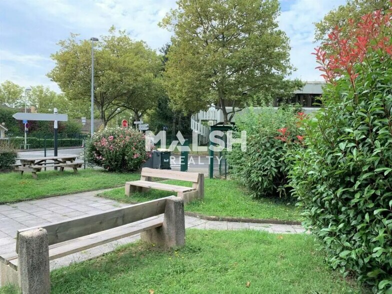 Bureau dans Bron à louer - Photo de l’immeuble – Image 2 sur 12