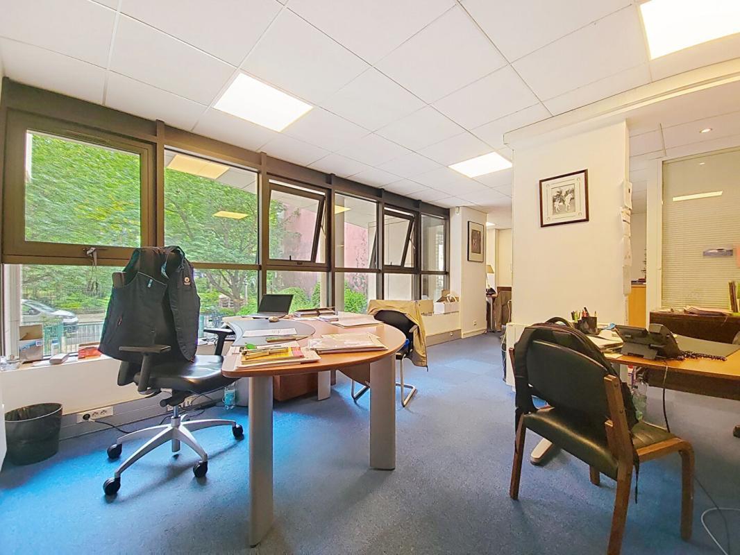 Immeuble residentiel dans Levallois-Perret à vendre Photo de l’immeuble– Image 1 sur 11