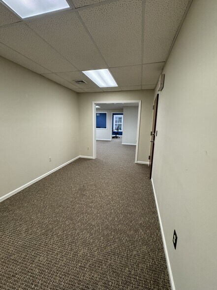 1124 Rt 202 S, Raritan, NJ à vendre - Photo de l’immeuble – Image 2 sur 10