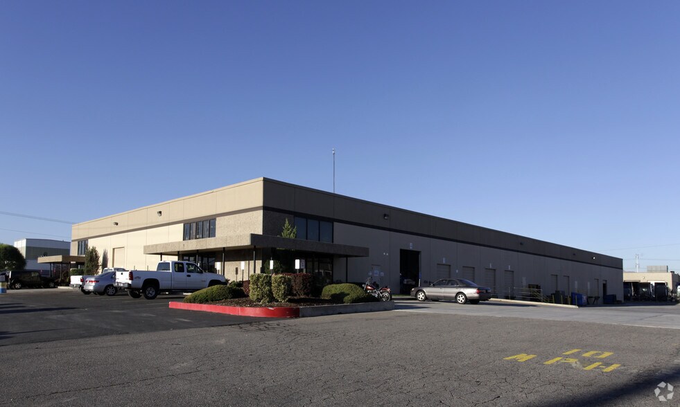 2740 W California Ave, Salt Lake City, UT à louer - Photo de l’immeuble – Image 1 sur 1